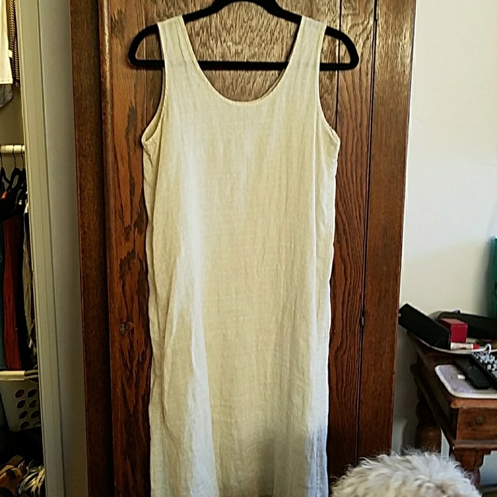 light weight sleevless dress